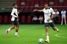 现得尤为出 现得尤为出